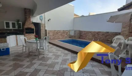 CASA INDEPENDENTE COM PISCINA EM ÁREA NOBRE