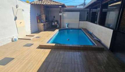Excelente casa com piscina para venda / locação fixa ou comercial !!!