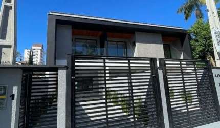 Sobrado com 3 dormitórios à venda, 134 m² por R$ 650.000,00 - Anita Garibaldi - Joinville/SC