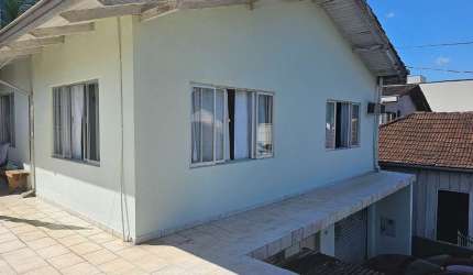 Casa para reforma e amplo galpão à venda, 245 m² por R$ 580.000 - Bom Retiro - Joinville/SC