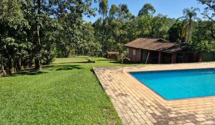 Chácara com 1.500 m2, Tranquila e Confortável em Meio à Natureza