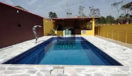 Casa comercial/residencial com piscina à venda ou locação em Suzano