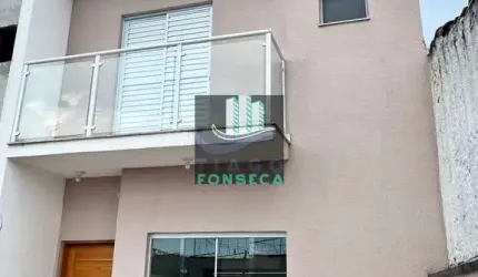 Sobrado à venda em Braz Cubas, 3 dormitórios, sendo 1 suíte.