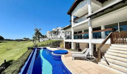 Casa Mobiliada, 4 Suítes, Piscina com Vista Para o Mar - Itapema/SC