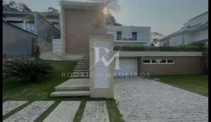 Casa 4 Dormitórios (2 Suítes), Piscina - Itacorubi - Florianópolis/Sc