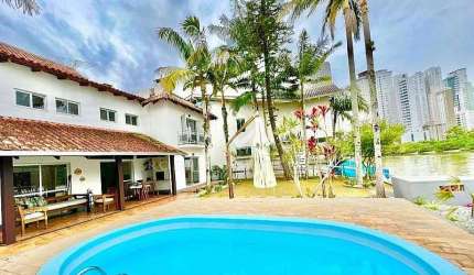 Casa com Píer e Vaga Náutica - Balneário Camboriú /SC