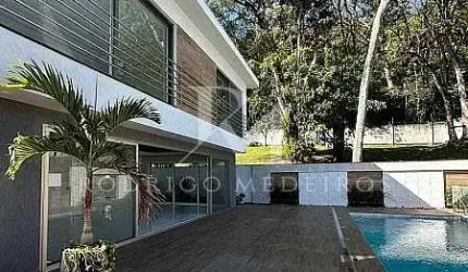 Casa 5 Dormitórios (4 Suítes), Piscina Borda Infinita - Balneário Camboriú/SC