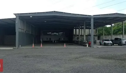 Galpão para Locação em Dias D`Ávila, Centro, 2 banheiros, 10 vagas