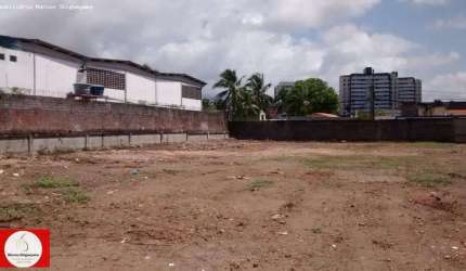 Terreno para Locação em Lauro de Freitas, Pitangueiras, 1 dormitório, 1 banheiro, 3 vagas
