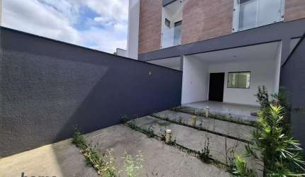 SOBRADO GEMINADO PARA VENDA NO IRIRIU COM 1 SUÍTE + 2 QUARTOS POR 519.000