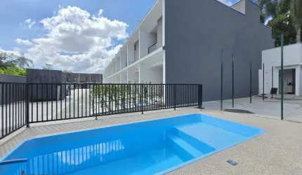 Sobrado Geminado à venda, 3 quartos, 1 suíte, 2 demi-suítes, 1 vaga, Itaum/Floresta - Joinville/SC