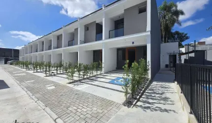 Sobrado Geminado à venda, 3 quartos, 3 suítes, 2 vagas, Itaum/Floresta - Joinville/SC