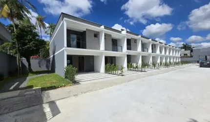 Sobrado Geminado à venda, 3 quartos, 3 suítes, 1 vaga, Itaum/Floresta - Joinville/SC