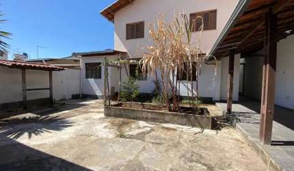 Casa 4 quartos - 3vagas -  Á venda no Planalto, Belo Horizonte