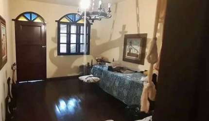 Casa 360m² - OPORTUNIDADE - 3 qt. 1 suíte. 2 vg  - R$ 650K
