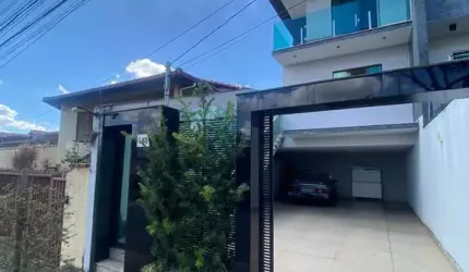 Casa Triplex Geminada de Alto Padrão - 03 qts. - 01 suíte - 04 vagas - R$895K