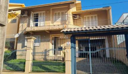 Sobrado com 4 dormitórios, 175 m2 privativos, sacadas, 3 vagas, espaço gourmet, academia, piscina. Localização privilegiada.