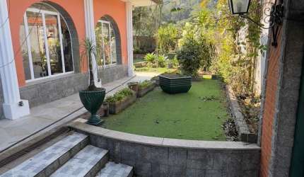 Esplêndida rêsidência no centro com 5 quartos