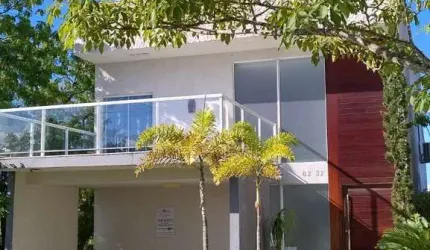 Casa em condomínio fechado com 3 quartos para alugar na Rua Caraíva, 3, Alphaville (Abrantes), Camaçari por R$ 8.700