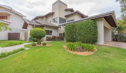 Casa à venda com 04 dormitórios, 02 suítes , amplo quintal- 386 m²- Condomínio Moinho de Vento -Val