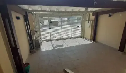 Sobrado de 230 m2 com 03 dormitórios, 02 vagas, reformado em Mirandópolis