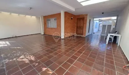 Casa à Venda no bairro Planalto Paulista 3 Dormitórios, 6 Vagas, Quintal, 430 m²