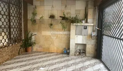 Sobrado à venda com 04 dormitórios, 09 vagas em Mirandópolis