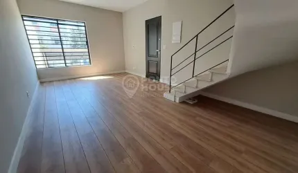 Casa à Venda no bairro Planalto Paulista, 2 Dormitórios, 2 Vagas, Reformada