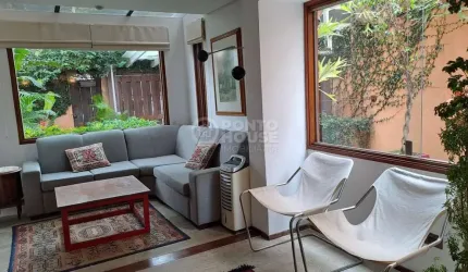 Casa à Venda no bairro Aclimação 3 Dormitórios, 2 Vagas, A 550 Metros do Parque