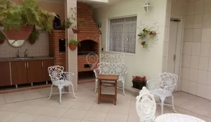Sobrado 03 dormitórios, 2 suítes, 03 vagas, quintal e portão eletrônico