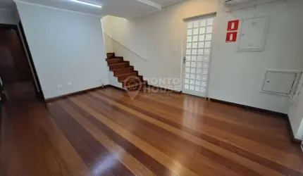 Casa à Venda em Moema, 3 Dormitórios, 2 Vagas, Em Ótimo Estado de Conservação.