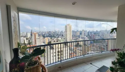 Apartamento à venda no bairro Vila Gumercindo com 3 dormitórios, 1 suíte e 2 vagas