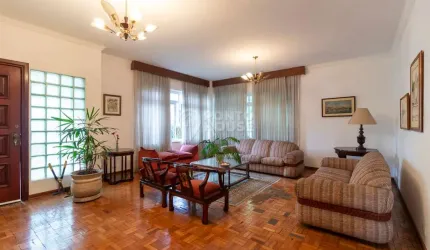 Casa à venda no bairro Planalto Paulista, 3 Dormitórios, 4 Vagas, Amplo Quintal