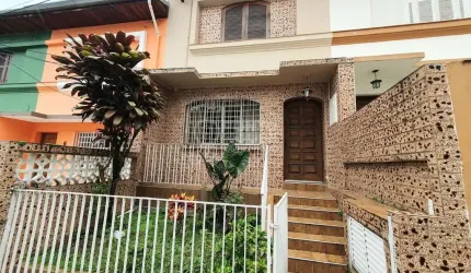 Sobrado de Vila com 1 vaga de garagem - Próximo da estação Praça da Árvore do metrô.