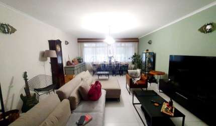Sobrado à venda no bairro Vila Guarani de 4 dormitórios, 6 banheiros e 4 vagas
