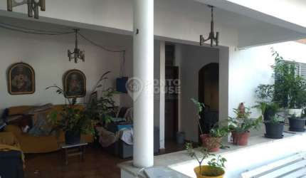 Casa térrea à venda e locação bairro Vila Gumercindo de 3 dormitórios e 50 vagas