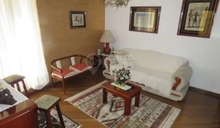 Sobrado à venda no bairro Vila Gumercindo de 3 dormitórios, 1 suite e 2 vagas