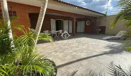 Casa com suíte espaço de terreno próxima do mar