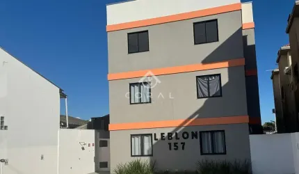 Apartamentos uma quadra do mar