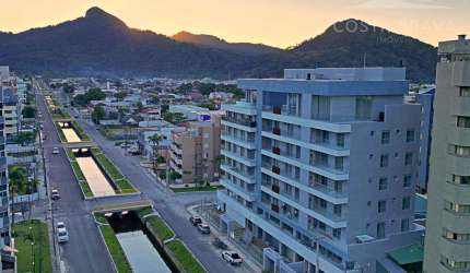 Apartamento  em home club na região de Caiobá