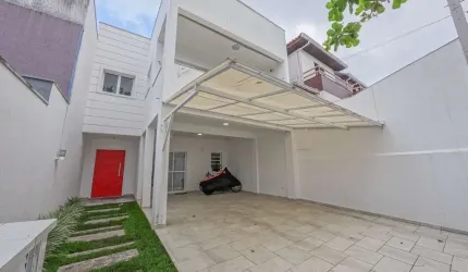 Amplo sobrado localizado pertinho da Praia!