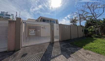 Ampla casa de alto padrão em região nobre de Caiobá