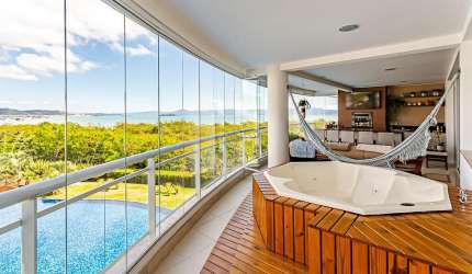 UM REFÚGIO À BEIRA-MAR COM CLIMA DE RESORT!