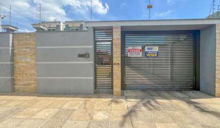 Casa com piscina e energia solar à venda no centro de Esteio - Excelente localização