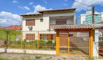 Sobrado com 4 quartos e área gourmet fechada no bairro Marechal Rondon