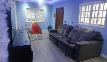 Venda Imperdível: Casa no Jardim das Indústrias com 3 Quartos e Suíte!'