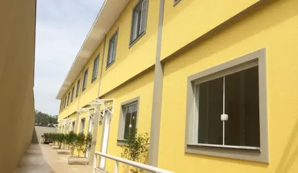 Sobrado Geminado em condomínio Fechado !!