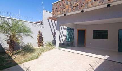 Vendo Casa de 3 Quartos no Setor Santos Dumont  Casa de Rua com 3 Quarto(s) e 2 banheiro(s) à Venda, 145 por R$ 680.000 no setor Setor Santos Dumont VN7928