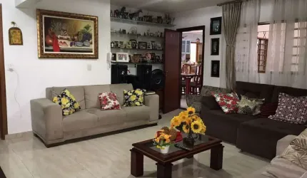 CASA COM COMODOS COMERCIAIS E KITNETS NO SETOR JARDIM PLANALTO Casa de Rua com 4 Quarto(s) e 3 banheiro(s) à Venda, 350 por R$ 2.600.000 no setor Jardim Planalto AD9838