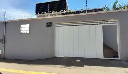 Casa  com 3 Quartos, 1 Suíte à Venda , 137 m² Casa de Rua com 3 Quarto(s) e 2 banheiro(s) à Venda, 137 por R$ 680.000 no setor Jardim Alto Paraiso AD13751